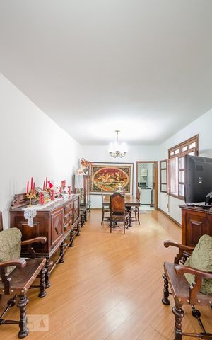 Casa à venda com 427m², 6 quartos e 6 vagasSala