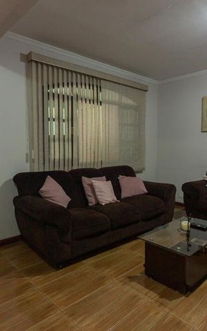 Casa à venda com 300m², 3 quartos e 2 vagasSala