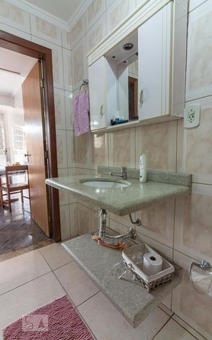 Casa à venda com 300m², 3 quartos e 2 vagasBanheiro
