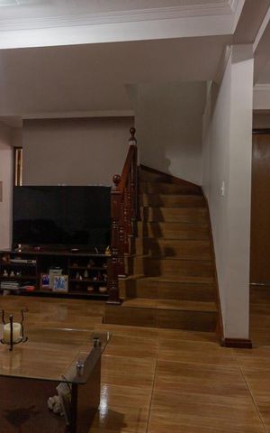 Casa à venda com 300m², 3 quartos e 2 vagasSala