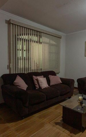 Casa à venda com 300m², 3 quartos e 2 vagasSala