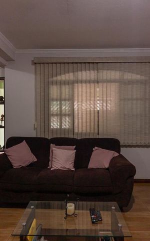 Casa à venda com 300m², 3 quartos e 2 vagasSala