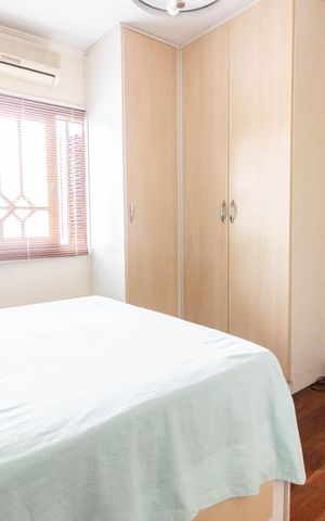 Casa à venda com 200m², 4 quartos e 3 vagas Casa à venda com 200m², 4 quartos e 3 vagasSuíte