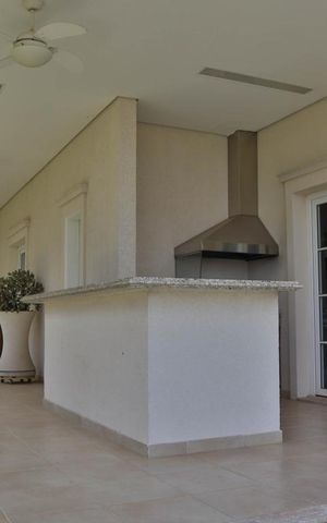 Casa à venda com 342m², 3 quartos e 4 vagas