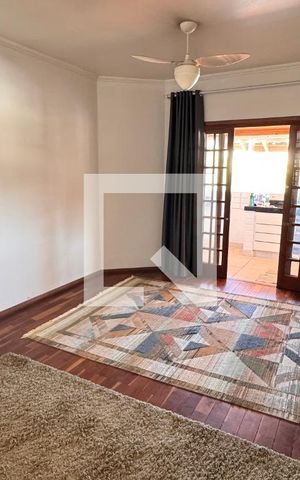 Casa para alugar com 440m², 8 quartos e 2 vagas Casa para alugar com 440m², 8 quartos e 2 vagasSala Casa 1