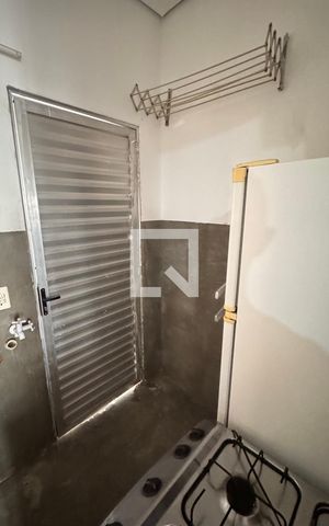 Casa para alugar com 440m², 8 quartos e 2 vagas Casa para alugar com 440m², 8 quartos e 2 vagasCozinha e Area Serviço Kitnet