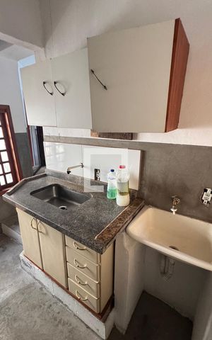Casa para alugar com 440m², 8 quartos e 2 vagas Casa para alugar com 440m², 8 quartos e 2 vagasCozinha e Area Serviço Kitnet