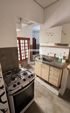 Casa para alugar com 440m², 8 quartos e 2 vagas Casa para alugar com 440m², 8 quartos e 2 vagasCozinha e Area Serviço Kitnet