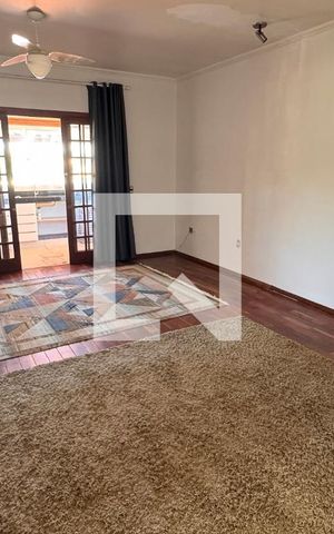 Casa para alugar com 440m², 8 quartos e 2 vagas Casa para alugar com 440m², 8 quartos e 2 vagasSala Casa 1
