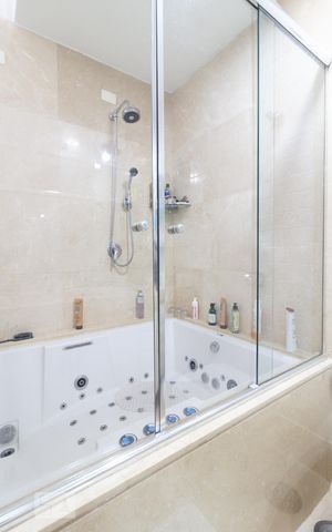 Casa para alugar com 300m², 4 quartos e 2 vagasBanheiro do Quarto Suíte