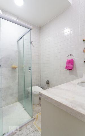 Casa para alugar com 300m², 4 quartos e 2 vagasBanheiro