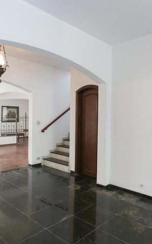 Casa à venda com 387m², 4 quartos e 6 vagas Casa à venda com 387m², 4 quartos e 6 vagasSala