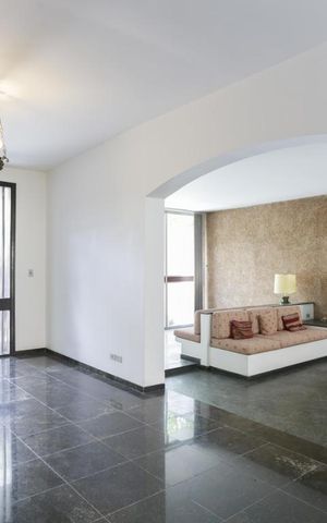 Casa à venda com 387m², 4 quartos e 6 vagas Casa à venda com 387m², 4 quartos e 6 vagasSala