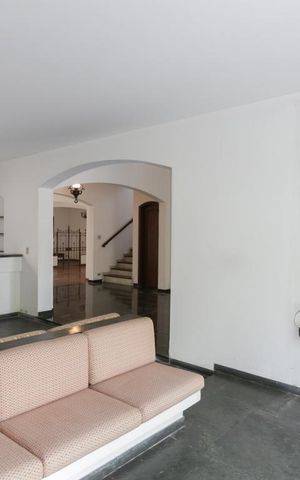 Casa à venda com 387m², 4 quartos e 6 vagas Casa à venda com 387m², 4 quartos e 6 vagasSala