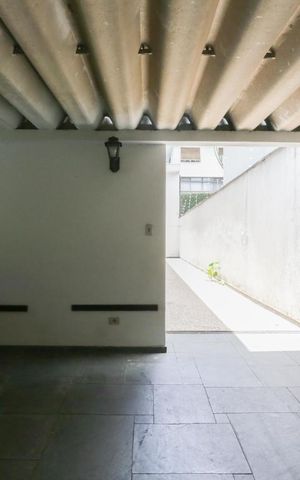 Casa à venda com 387m², 4 quartos e 6 vagas Casa à venda com 387m², 4 quartos e 6 vagasGaragem
