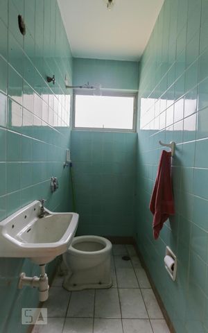 Casa à venda com 387m², 4 quartos e 6 vagas Casa à venda com 387m², 4 quartos e 6 vagasBanheiro Edícula