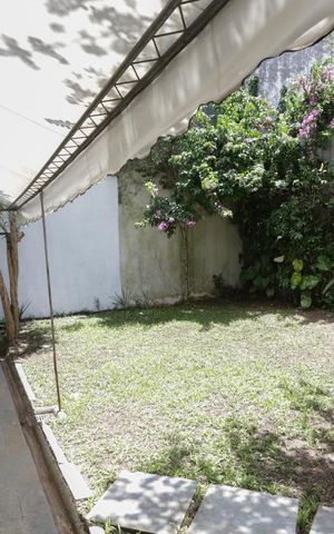 Casa à venda com 387m², 4 quartos e 6 vagas Casa à venda com 387m², 4 quartos e 6 vagasQuintal