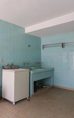 Casa à venda com 387m², 4 quartos e 6 vagas Casa à venda com 387m², 4 quartos e 6 vagasÁrea de Serviço