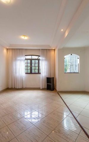 Casa à venda com 160m², 3 quartos e 2 vagas Casa à venda com 160m², 3 quartos e 2 vagasSala