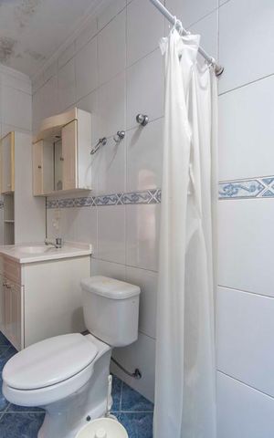 Casa à venda com 160m², 3 quartos e 2 vagas Casa à venda com 160m², 3 quartos e 2 vagasBanheiro