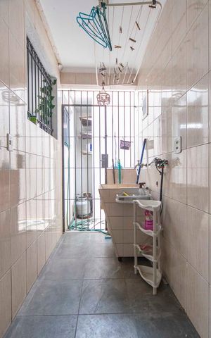 Casa à venda com 160m², 3 quartos e 2 vagas Casa à venda com 160m², 3 quartos e 2 vagasÁrea de Serviço