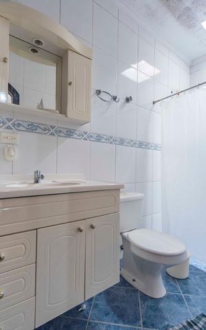 Casa à venda com 160m², 3 quartos e 2 vagas Casa à venda com 160m², 3 quartos e 2 vagasBanheiro