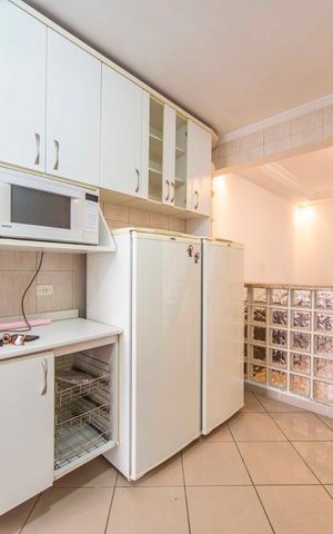 Casa à venda com 160m², 3 quartos e 2 vagas Casa à venda com 160m², 3 quartos e 2 vagasCozinha