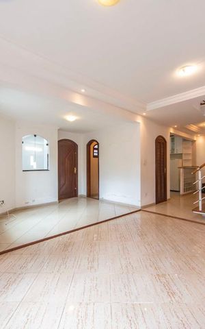 Casa à venda com 160m², 3 quartos e 2 vagas Casa à venda com 160m², 3 quartos e 2 vagasSala