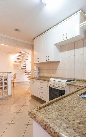 Casa à venda com 160m², 3 quartos e 2 vagas Casa à venda com 160m², 3 quartos e 2 vagasCozinha