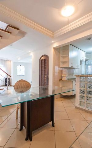 Casa à venda com 160m², 3 quartos e 2 vagas Casa à venda com 160m², 3 quartos e 2 vagasSala de Jantar