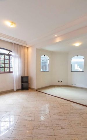 Casa à venda com 160m², 3 quartos e 2 vagas Casa à venda com 160m², 3 quartos e 2 vagasSala