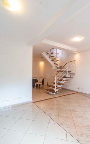 Casa à venda com 160m², 3 quartos e 2 vagas Casa à venda com 160m², 3 quartos e 2 vagasSala