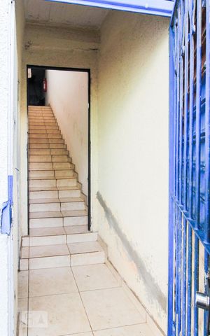 Apartamento para alugar com 50m², 1 quarto e 1 vaga Apartamento para alugar com 50m², 1 quarto e 1 vagaEscadaria de acesso ao apartamento