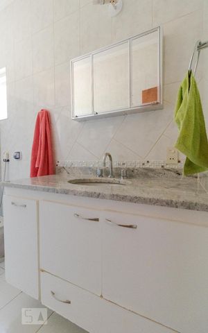Casa à venda com 190m², 3 quartos e 4 vagasBanheiro