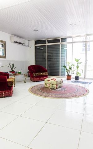 Casa à venda com 180m², 3 quartos e sem vaga Casa à venda com 180m², 3 quartos e sem vagaSala
