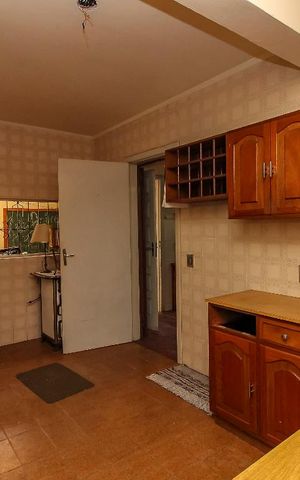 Casa à venda com 650m², 6 quartos e 6 vagasCozinha Inferior