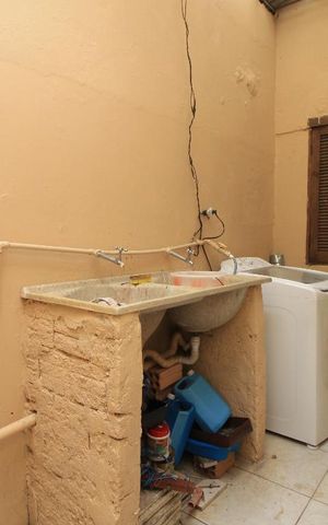 Casa de condomínio à venda com 250m², 6 quartos e 1 vagaArea de Serviço