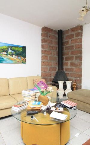 Casa de condomínio à venda com 250m², 6 quartos e 1 vagaSala de Estar