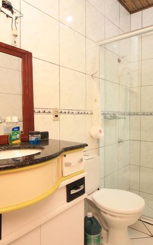 Casa de condomínio à venda com 250m², 6 quartos e 1 vagaBanheiro