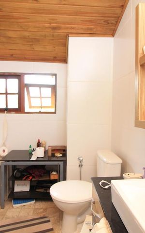 Casa de condomínio à venda com 250m², 6 quartos e 1 vagaBanheiro