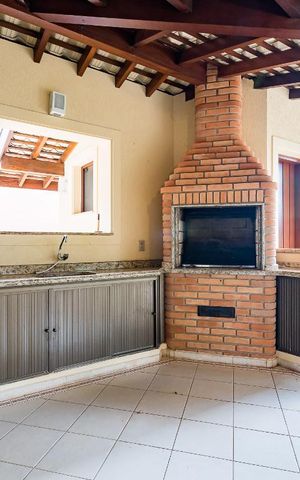 Casa de condomínio à venda com 450m², 4 quartos e 6 vagasÁrea Externa - Churrasqueira