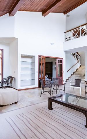 Casa de condomínio à venda com 450m², 4 quartos e 6 vagasSala com Lareira