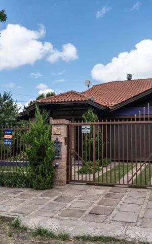 Casa à venda com 442m², 5 quartos e 4 vagasFachada
