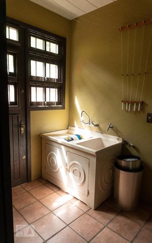 Casa à venda com 442m², 5 quartos e 4 vagasLavanderia