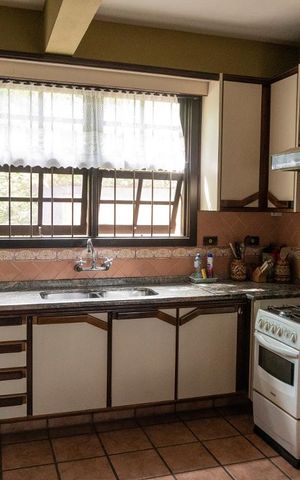 Casa à venda com 442m², 5 quartos e 4 vagasCozinha - Armários