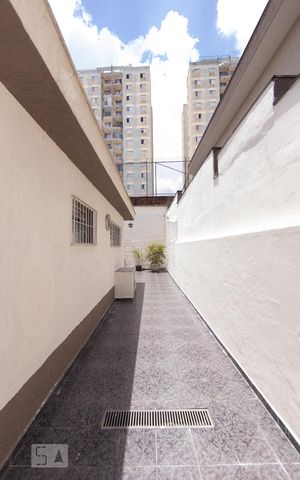 Casa à venda com 276m², 3 quartos e 4 vagas Casa à venda com 276m², 3 quartos e 4 vagasCorredor Lateral Externo