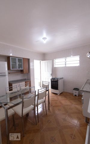 Casa à venda com 276m², 3 quartos e 4 vagas Casa à venda com 276m², 3 quartos e 4 vagasCozinha