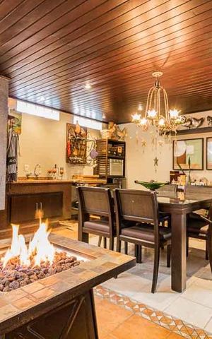 Casa à venda com 370m², 5 quartos e 4 vagas Casa à venda com 370m², 5 quartos e 4 vagasarea gourmet