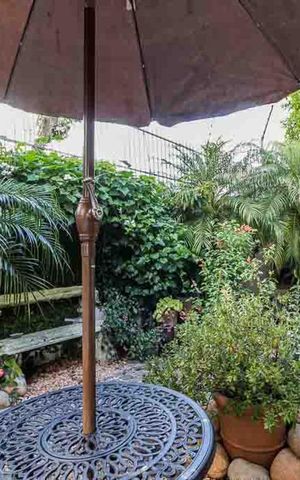 Casa à venda com 370m², 5 quartos e 4 vagas Casa à venda com 370m², 5 quartos e 4 vagasJardim