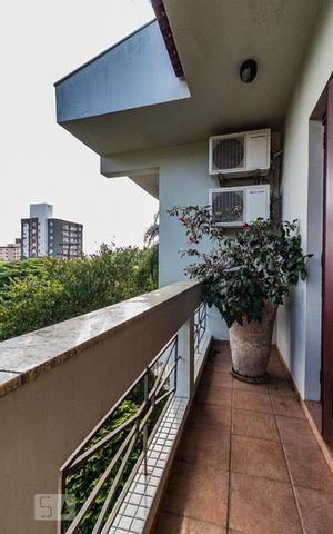 Casa à venda com 370m², 5 quartos e 4 vagas Casa à venda com 370m², 5 quartos e 4 vagasSacada